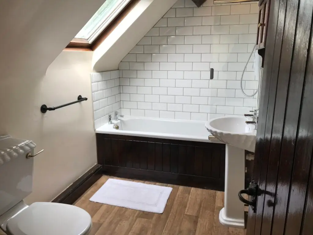 Ashbourne Cottage family bathroom at Callow Top Holiday Park